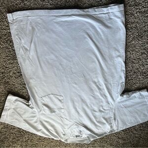 Duluth Trading White Pocket Tee - Classic Crew Neck